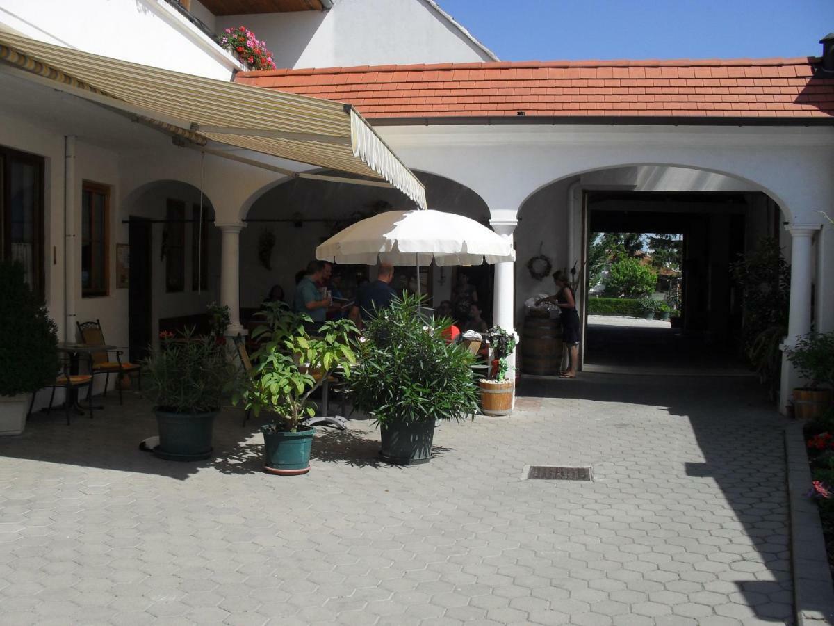 Andreashof Moerbisch Mörbisch am See Exterior foto